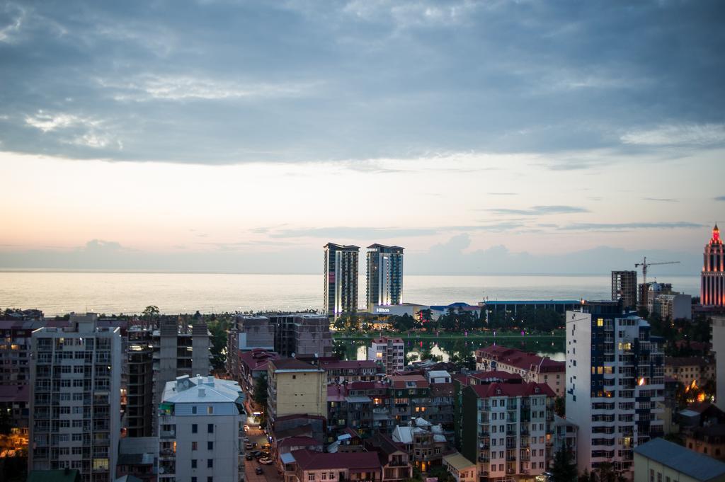 Apartment On Takaishvili Batumi Exterior photo